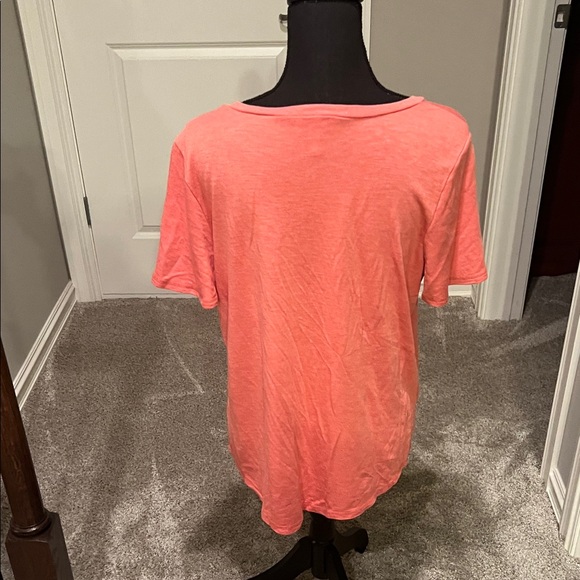 Jessica Simpson Peach V-Neck Short Sleeve Tee - Picture 4 of 6